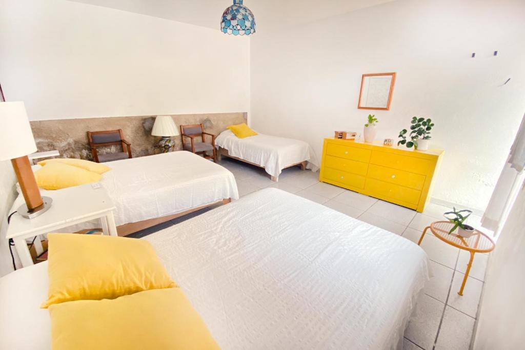 Casa Canario Hostel Guadalajara Bagian luar foto