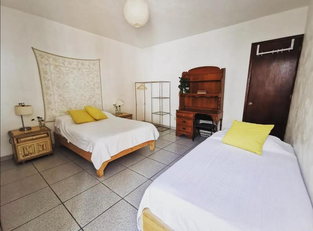 Casa Canario Hostel Guadalajara Bagian luar foto